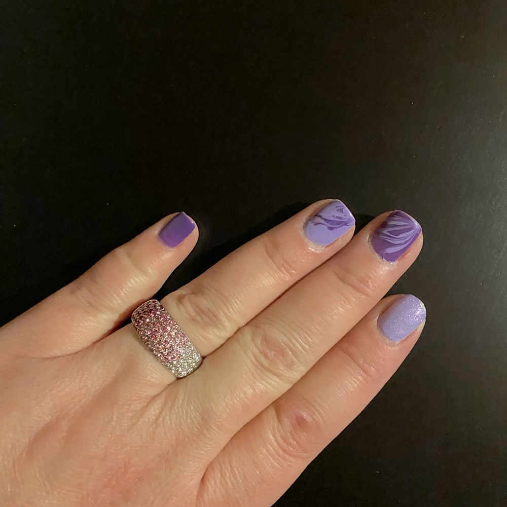 Ring with pink and white Swarovski crystals
